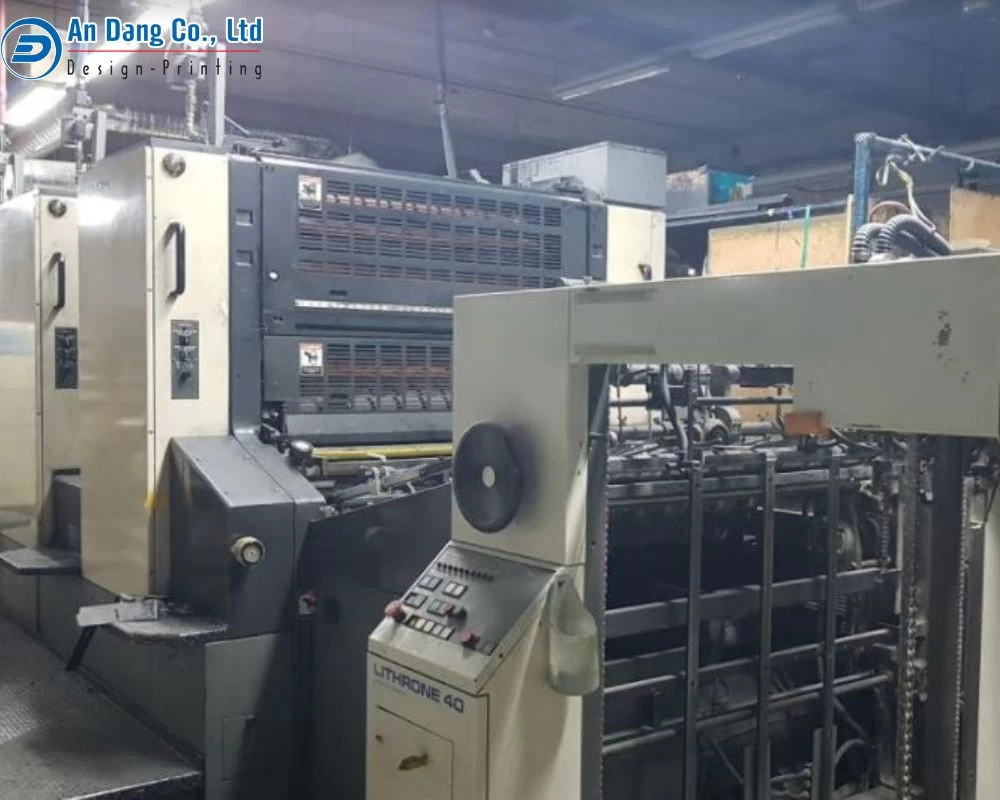 Thiệt bị máy móc tân tiến bên trong xưởng in Hạnh Phúc