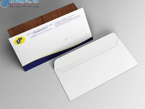 Mẫu bao thư trắng tối giản, có thiết kế lượn sóng màu xanh dương đậm và logo màu vàng bắt mắt