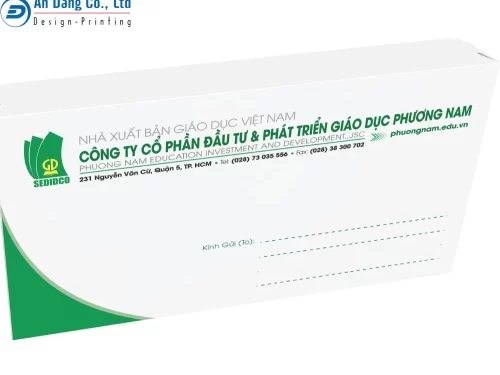 Mẫu bao thư trắng nổi bật với những con chữ màu xanh lá cây