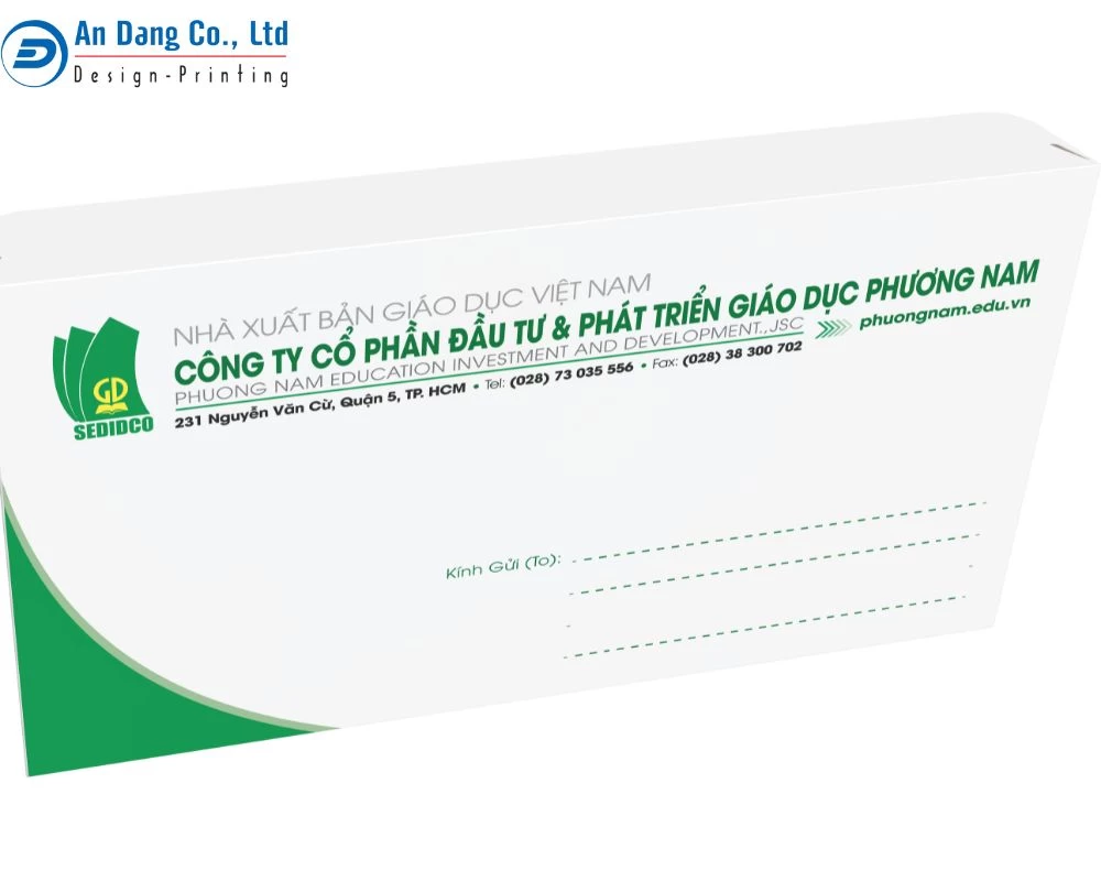 Mẫu bao thư trắng nổi bật với những con chữ màu xanh lá cây