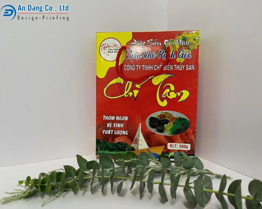 Mẫu hộp giấy có quai xách cỡ lớn với hình ảnh sản phẩm sắc nét