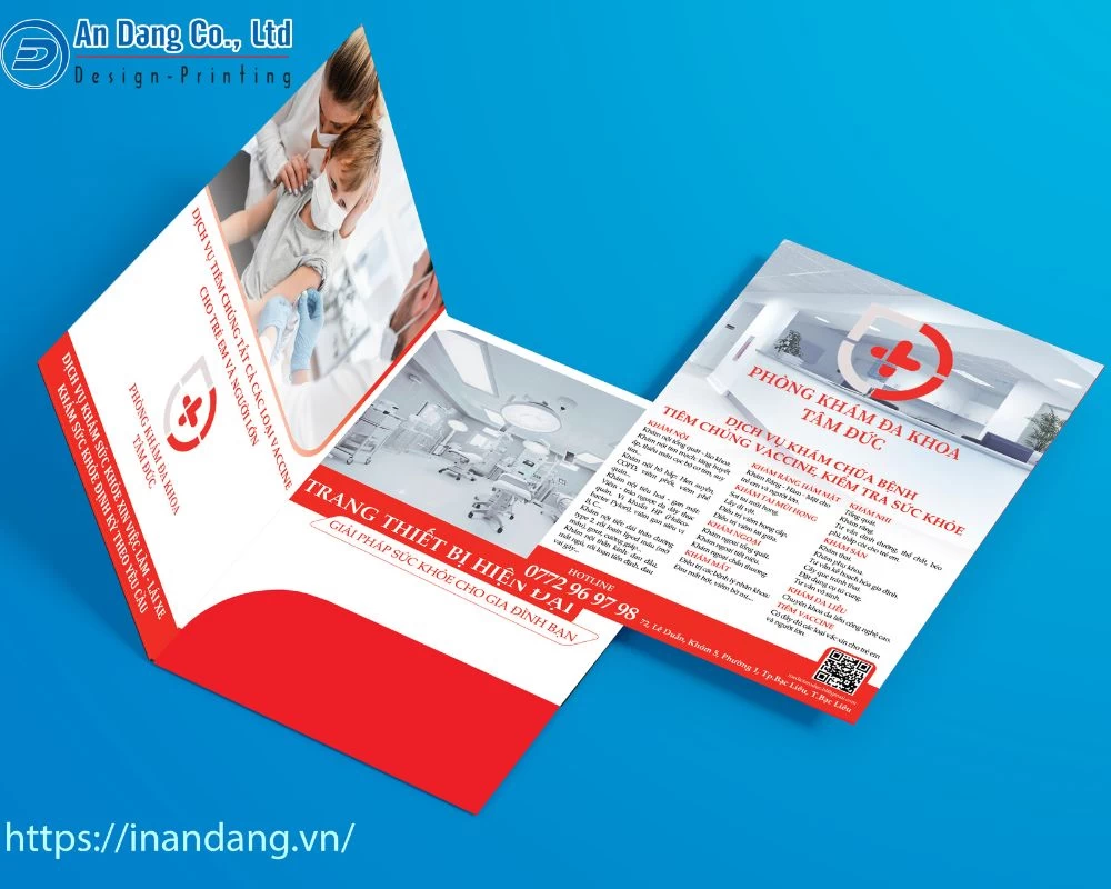 Mẫu folder của phòng khám bệnh với thiết kế màu đỏ đặc trưng của ngành y