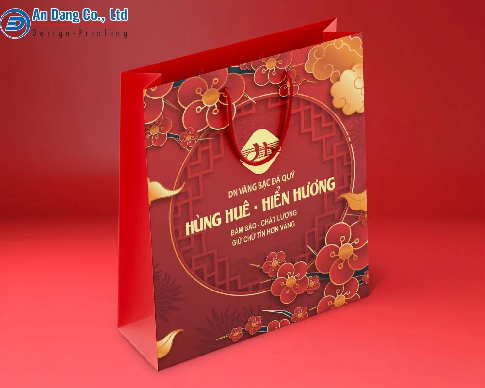 Túi giấy đựng quà Tết sẽ có quy cách in ấn riêng biệt, tùy theo nhu cầu của khách hàng