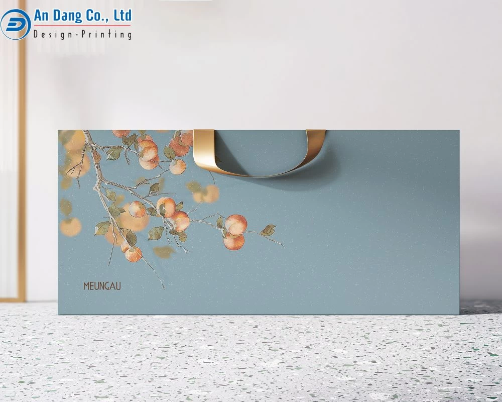 Mẫu túi giấy tặng quà màu xanh dương với nhánh đào nằm ngay góc trái của túi