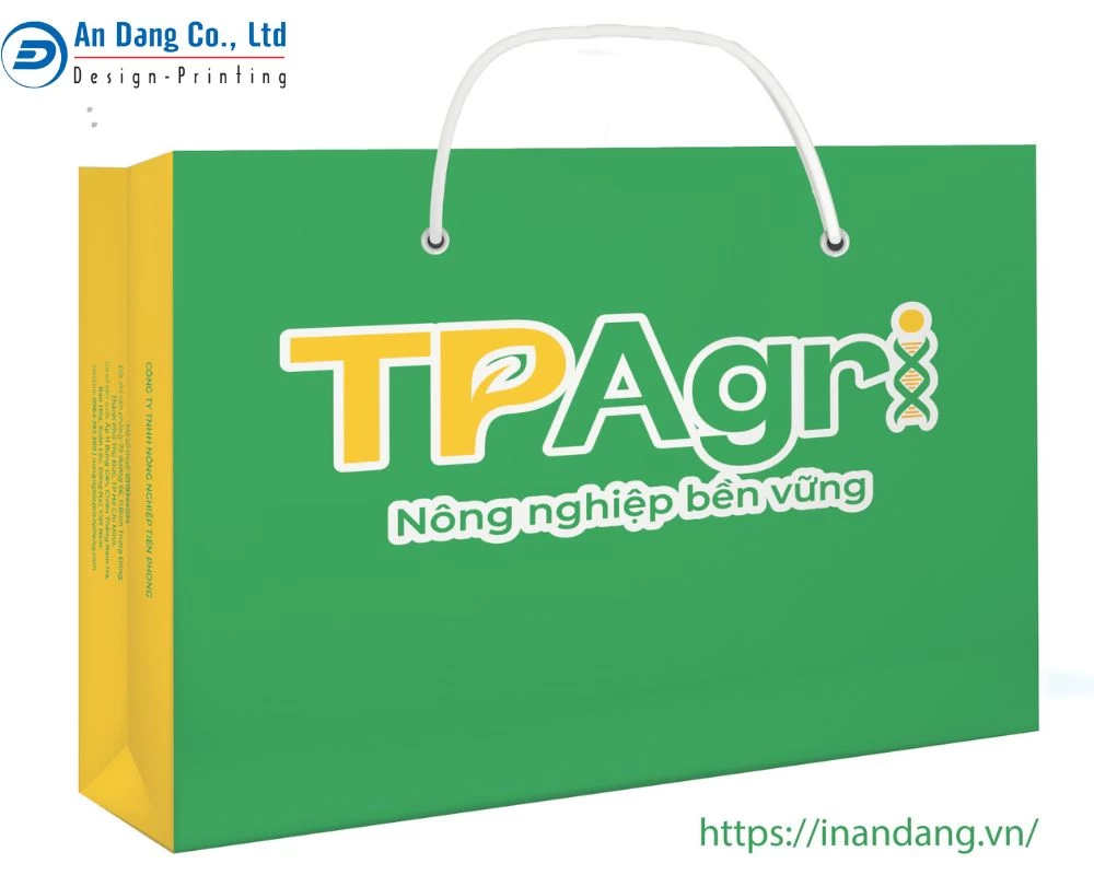 Túi giấy giúp quảng bá thương hiệu thông qua các hình ảnh, logo được in ấn trên túi