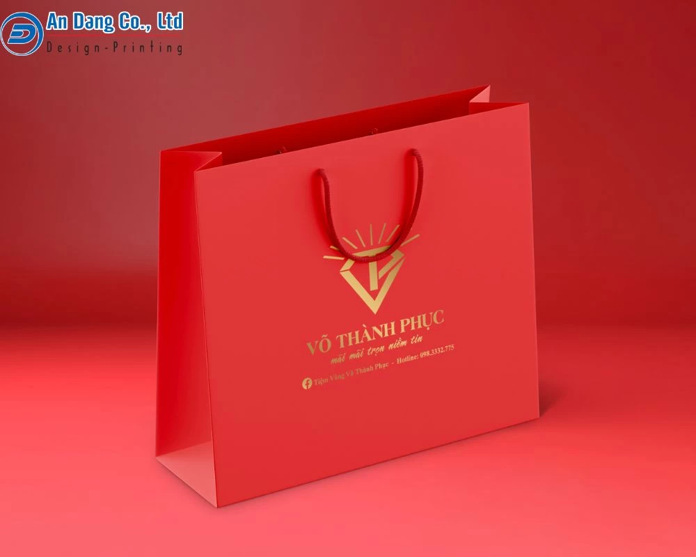 Mẫu túi giấy màu đỏ nổi bật do xưởng in túi giấy In An Đăng thực hiện