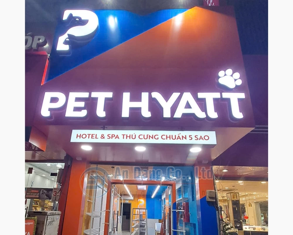 Mẫu bảng hiệu alu và mica chữ LED hắt cho tiệm PET HYATT
