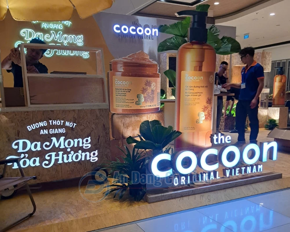 Mẫu bảng hiệu setup cho sự kiện của hãng Cocoon