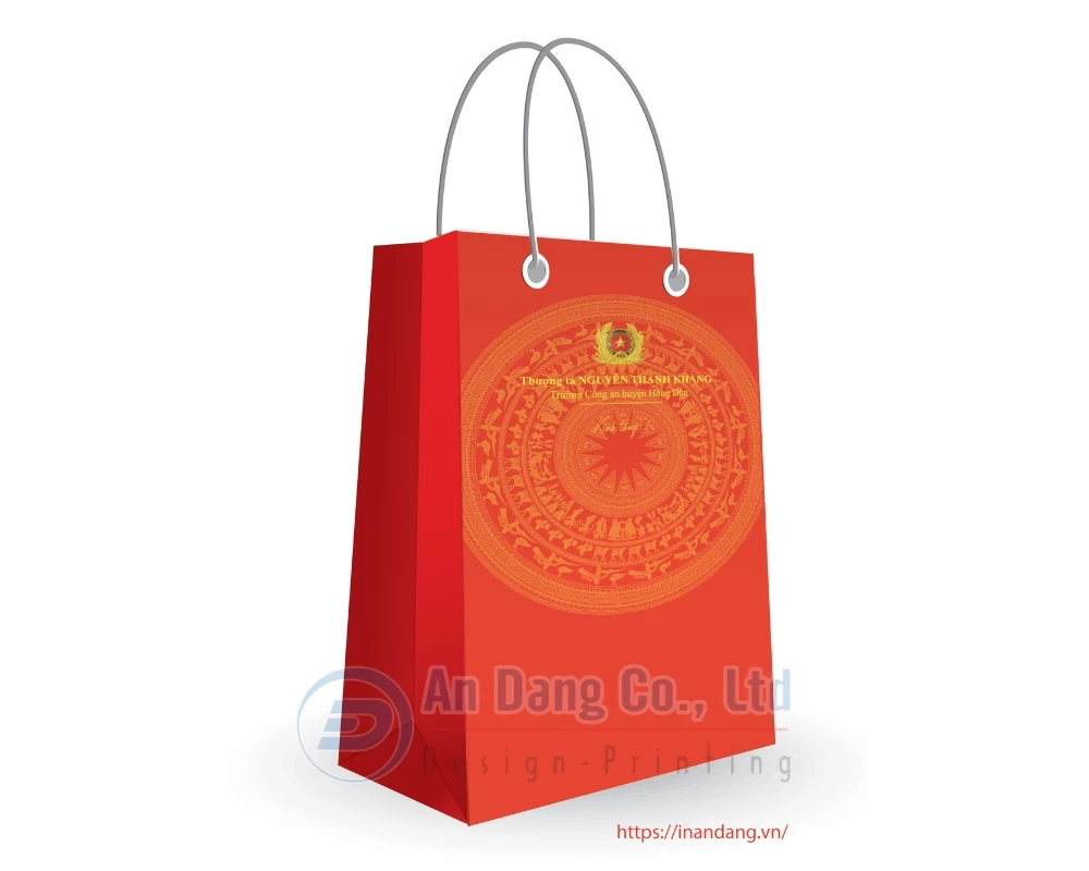 Mẫu thiết kế túi giấy đẹp cho cơ quan công an huyện Hồng Dân