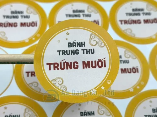 Mẫu in tem bánh trung thu nhân trứng muối dạng tròn màu vàng
