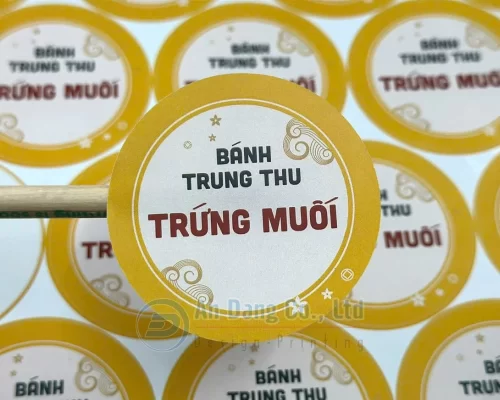 Mẫu in tem bánh trung thu nhân trứng muối dạng tròn màu vàng