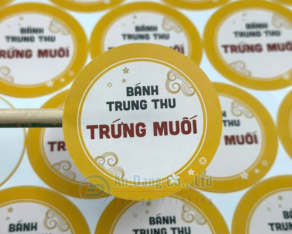 Mẫu in tem bánh trung thu nhân trứng muối dạng tròn màu vàng