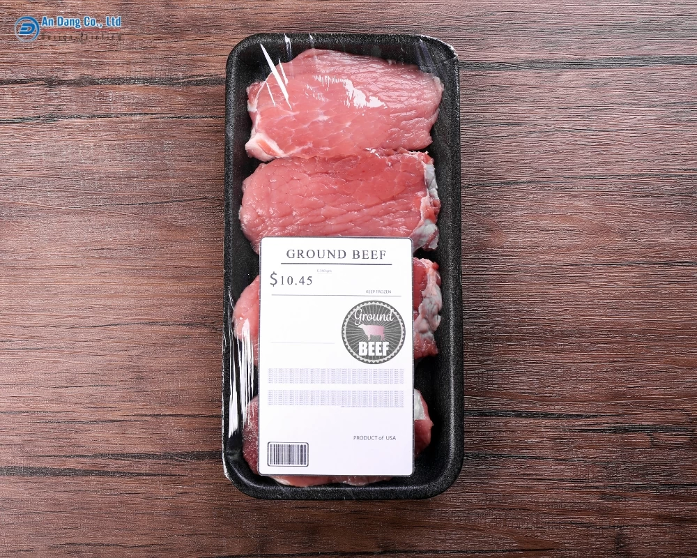 Vỉ thịt bò được dán tem thịt