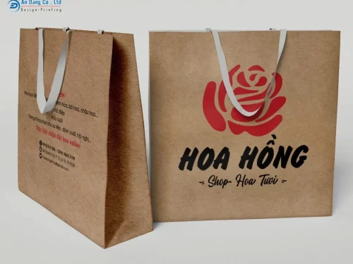 Mẫu túi giấy đựng hoa có in thông tin liên hệ của tiệm hoa