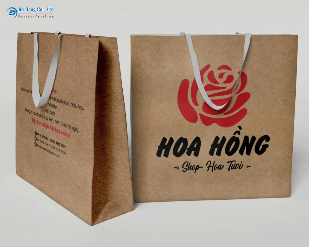 Mẫu túi giấy đựng hoa có in thông tin liên hệ của tiệm hoa