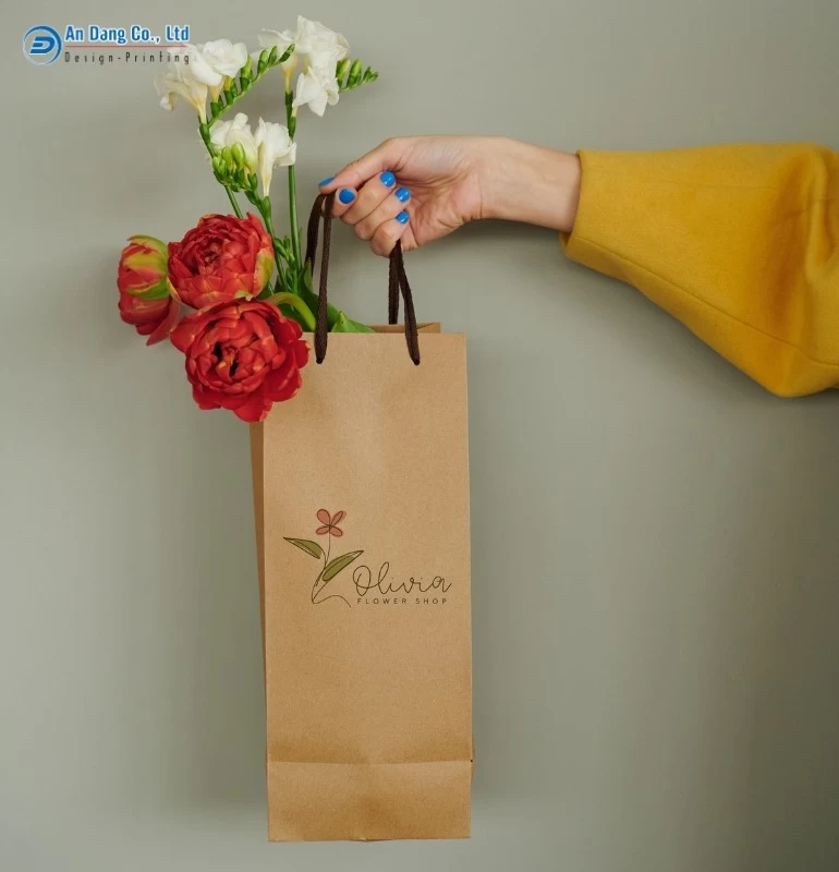 Mẫu túi giấy Kraft đựng hoa cho shop hoa tươi Olivia