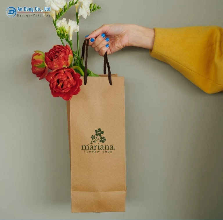 Mẫu túi giấy Kraft đựng hoa cho shop hoa tươi Mariana