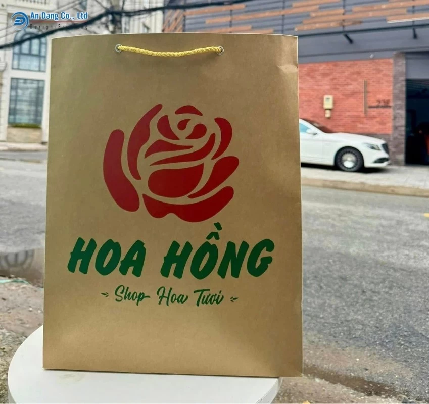 Mẫu túi đựng hoa được làm từ chất liệu giấy Kraft