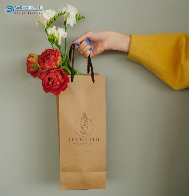 Mẫu túi giấy Kraft đựng hoa cho tiệm hoa Rimberio
