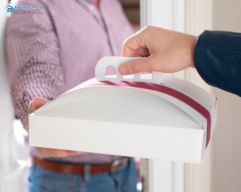 Hộp giấy take away được dùng để đựng thực phẩm mang đi