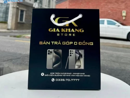 Túi giấy được ép kim màu vàng