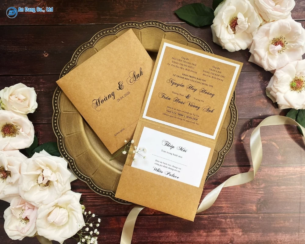 Mẫu thiệp cưới được in bằng giấy Kraft