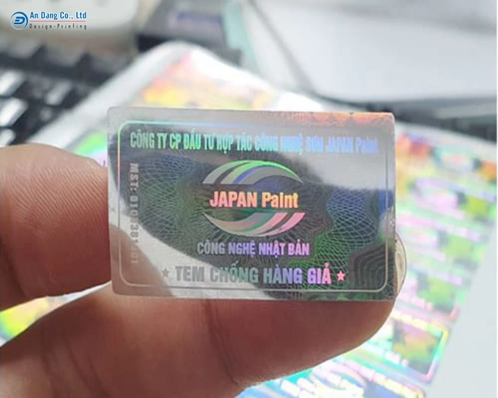 Giấy hologram thường được dùng làm tem chống giả, tem bảo hành