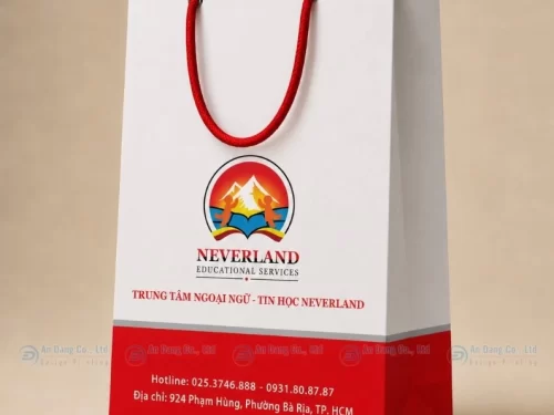 Mặt trước của mẫu túi giấy trường học cho trung tâm Neverland