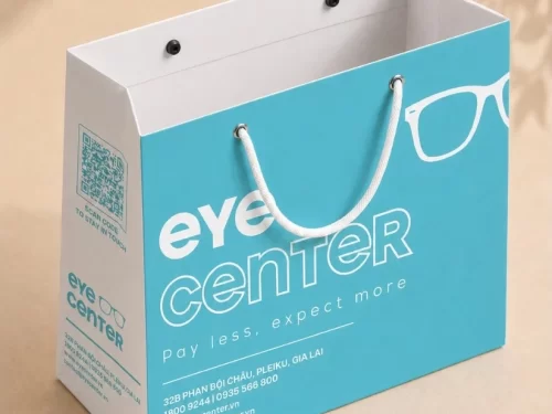 Mẫu túi giấy cho shop kính mắt Eye Center với góc nhìn từ trên cao