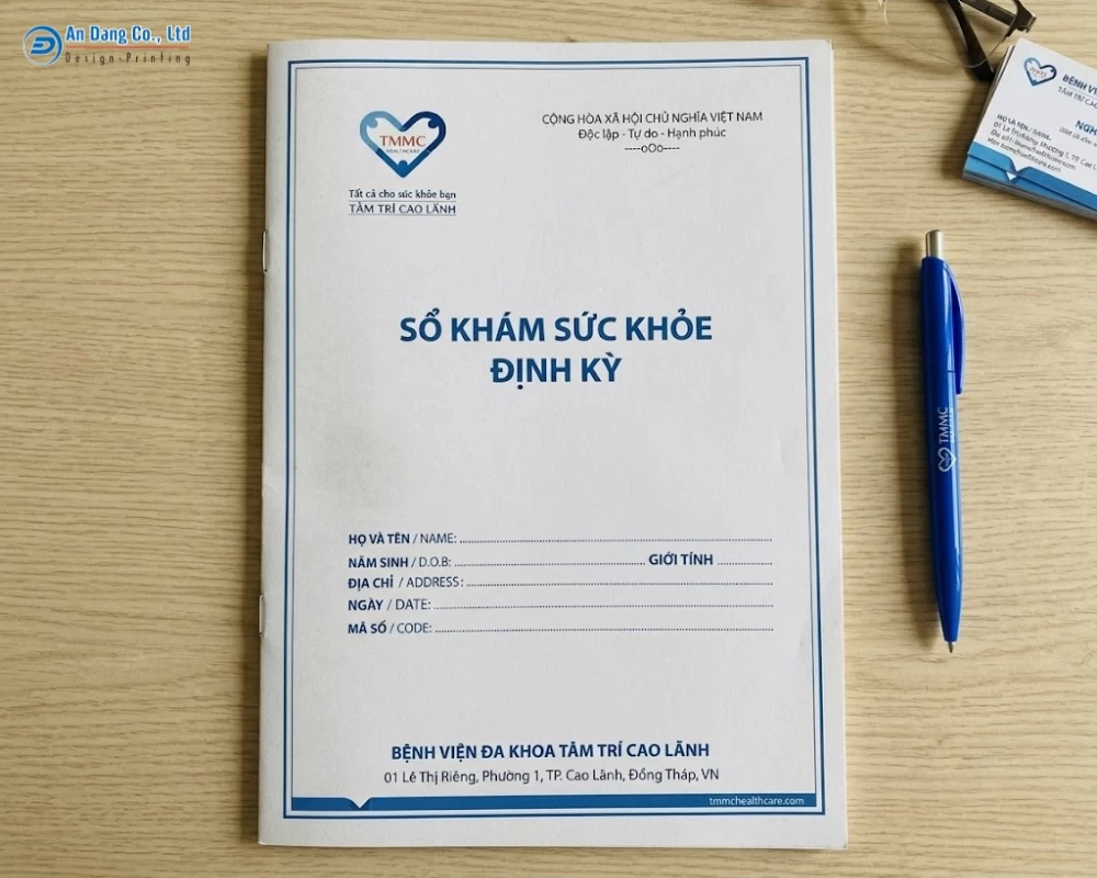 Bìa sổ khám bệnh thường sử dụng phông chữ dễ đọc, không rườm rà cách điệu