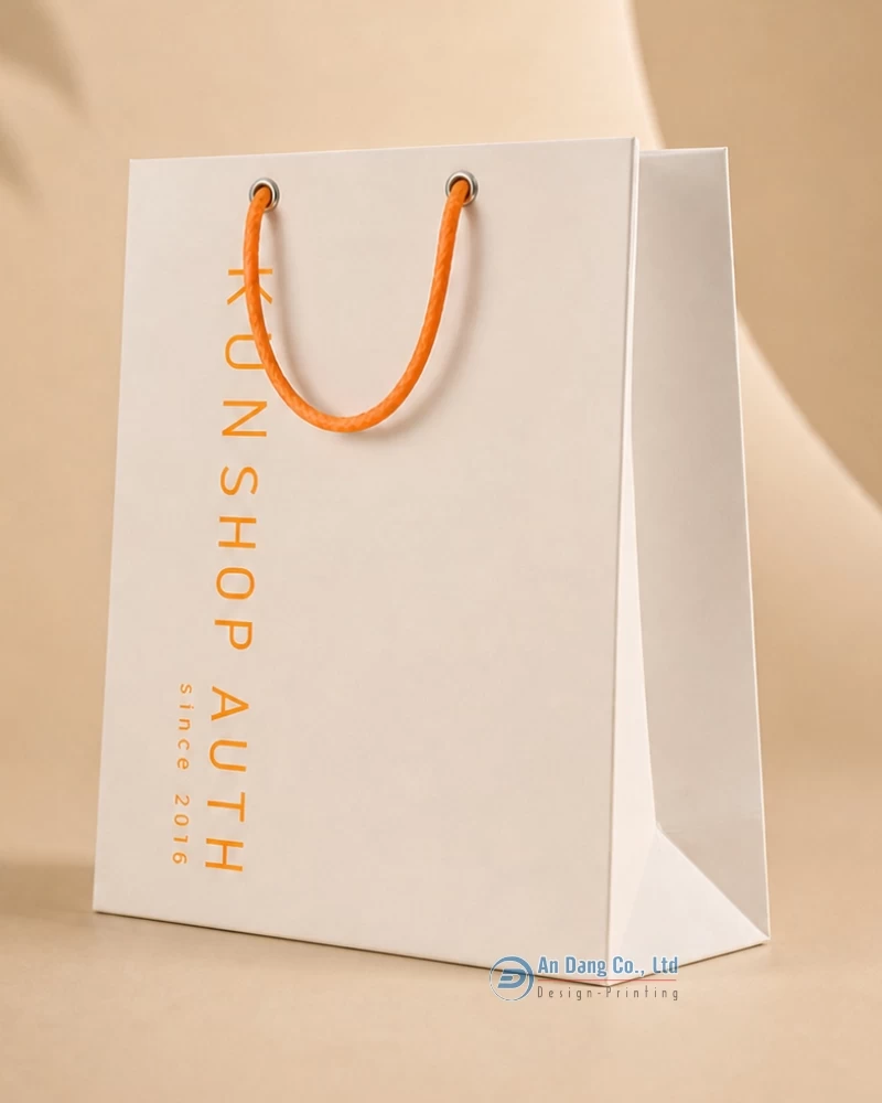 Túi giấy cho cửa hàng Kun shop phiên bản màu trắng
